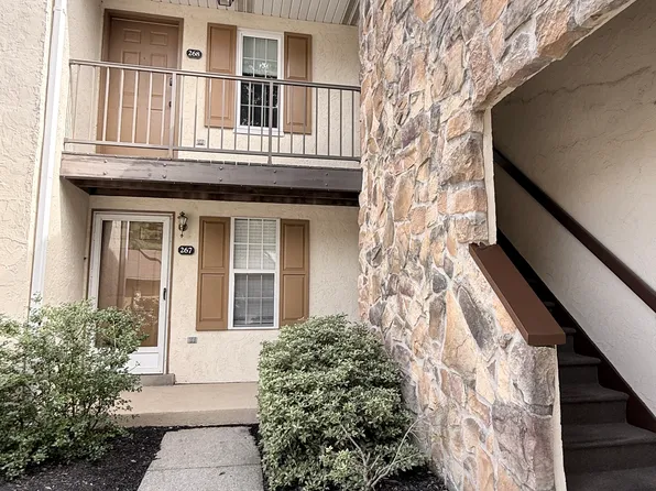 268 Valley Stream Ln, Wayne, PA 19087