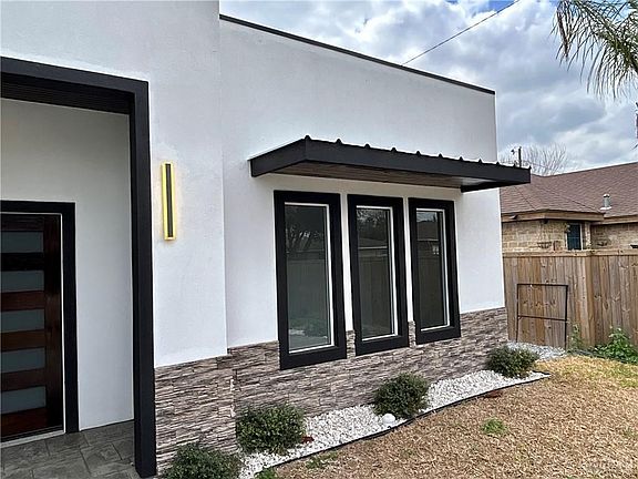 3rd image of 3614 Mina De Oro