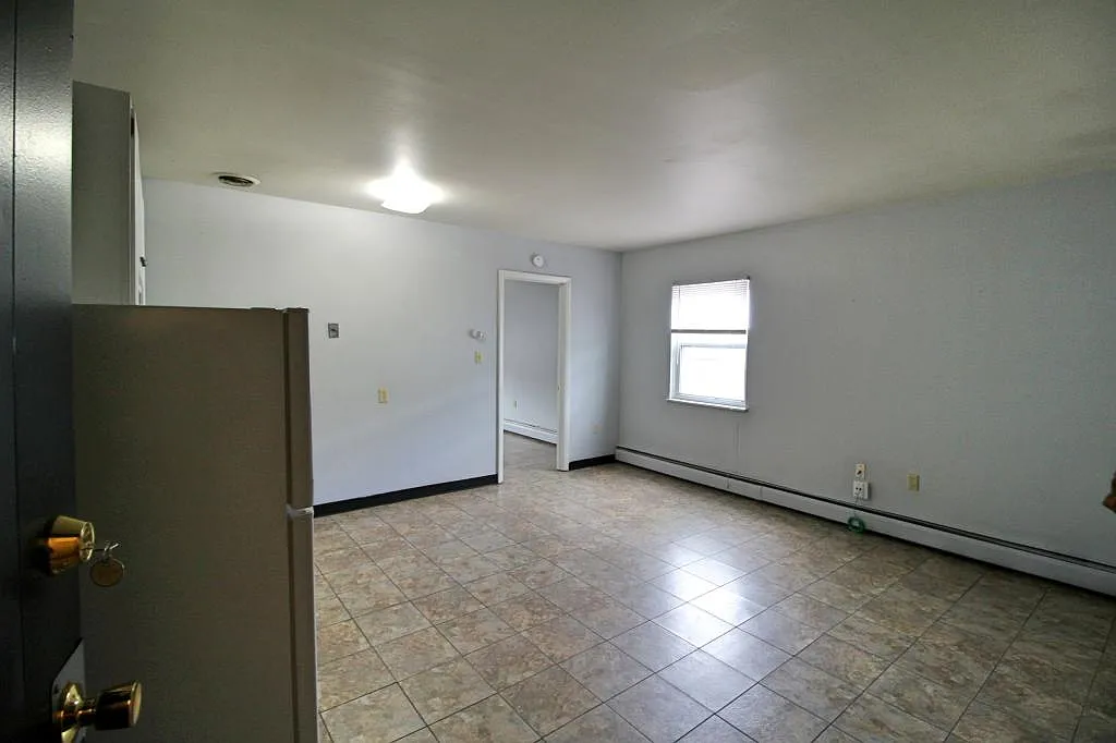 356 E Duncan St — Photo 3