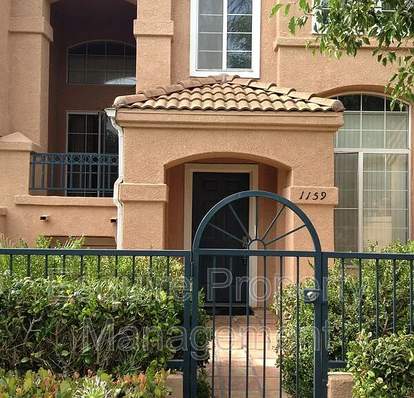 1159 Oyster Pl — Photo 1