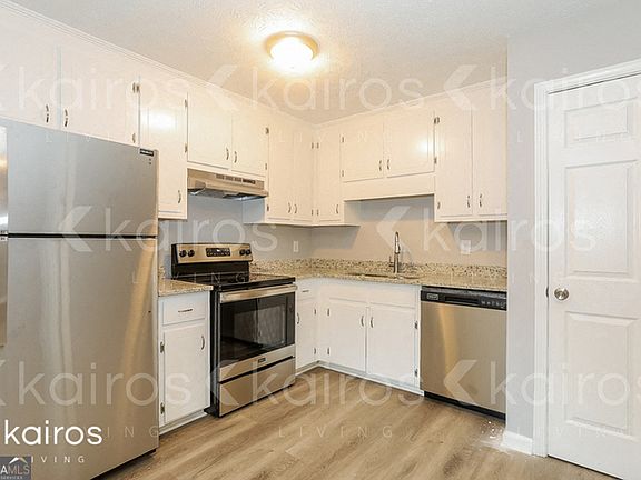4th image of 415 Deerpark Dr