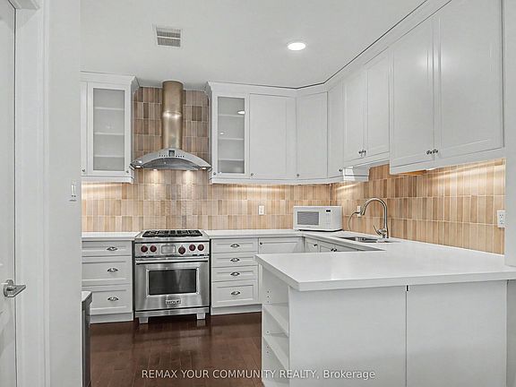 5th image of 1079 Broadview Ave