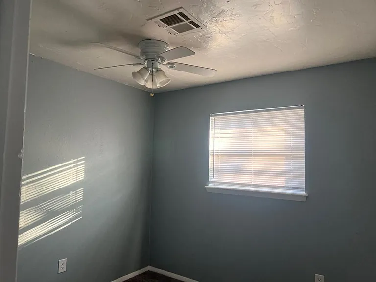 4803 NW Floyd Ave — Photo 8