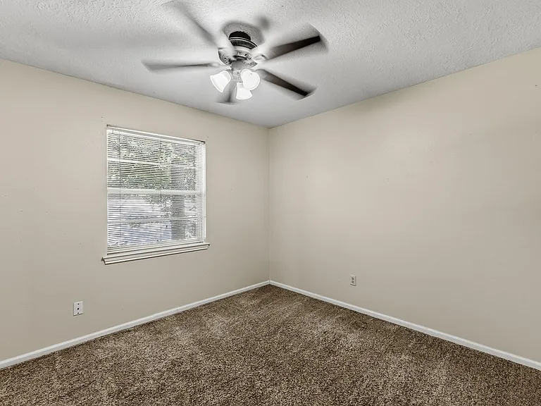 401 Woodmont Dr — Photo 29