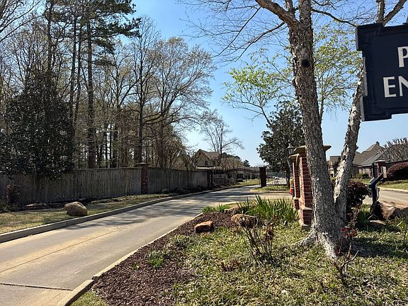 5th image of 9330 Briarcrest St