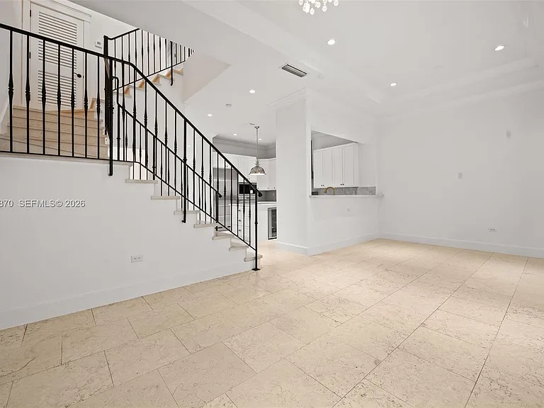 530 Valencia Ave #2 — Photo 6