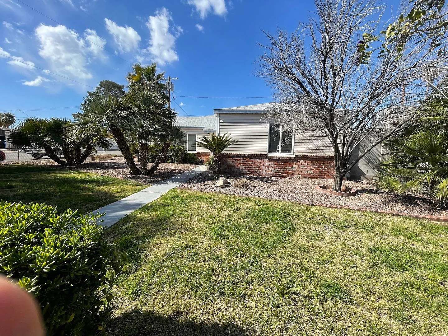 Charming 3-Bedroom Corner-Lot Home with RV Parking & No HOA — Photo 2