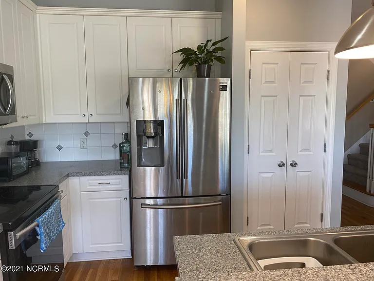 213 River Gate Ln — Photo 10