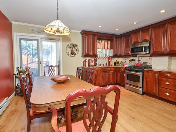 1594 Independence Avenue image 7 of 26