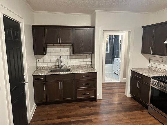 2nd image of 806 Garden St Floor 1