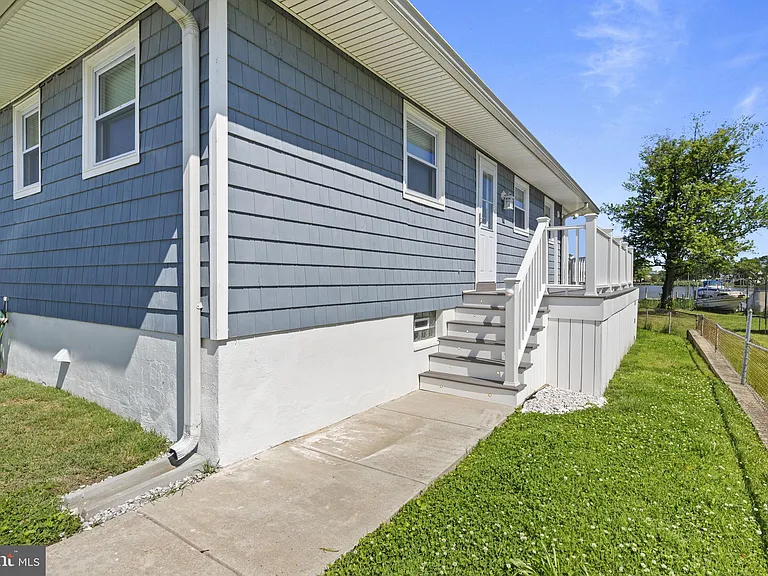7212 Bay Front Rd — Photo 3