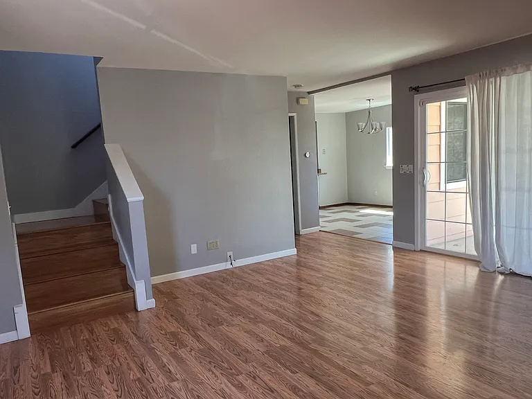 442 Bryan Ave — Photo 5