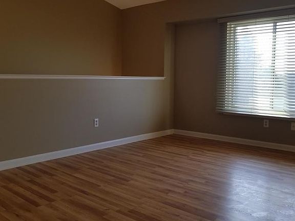 3rd image of 15846 Orchard Ln