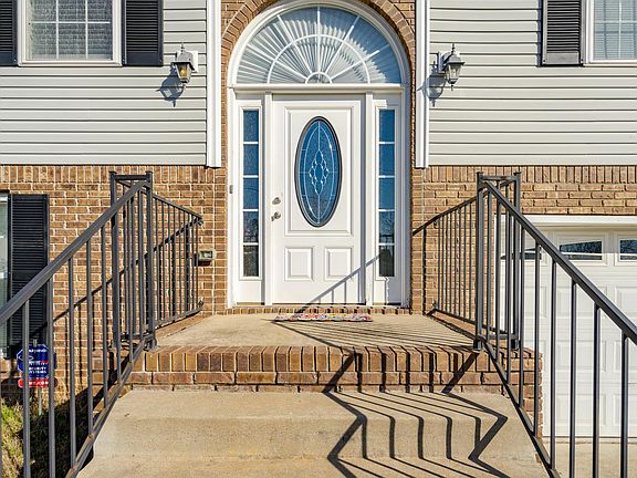 3rd image of 3145 Brook Hill Dr