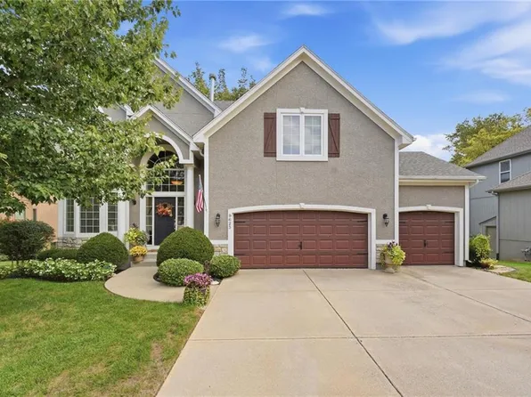 9623 Falcon Valley Dr, Lenexa, KS 66220