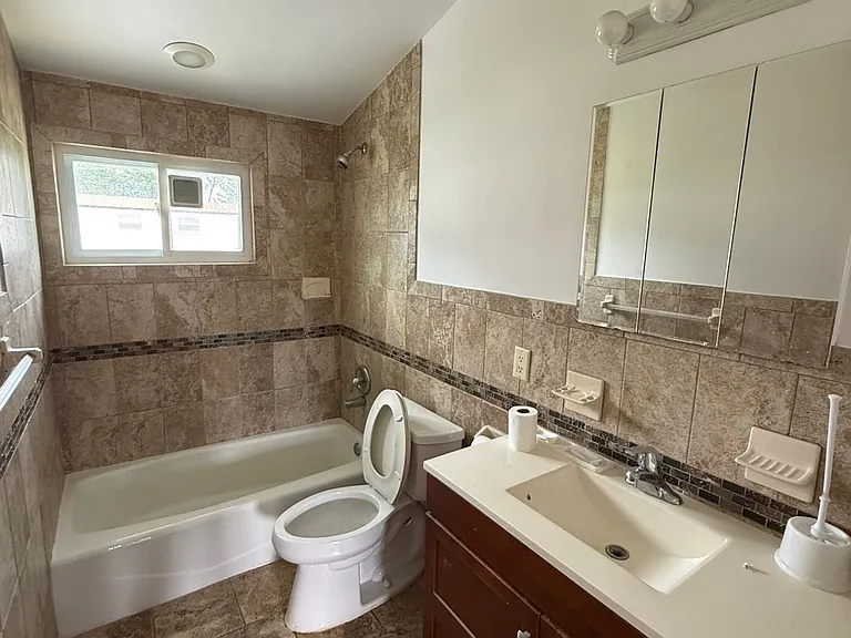 24 York St — Photo 18