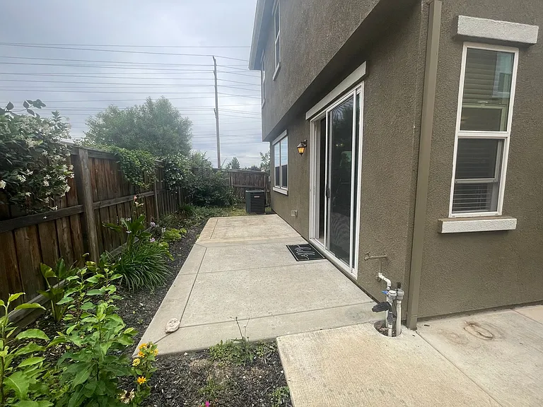 2053 Camino Real Way #B — Photo 18