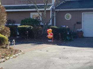 6 Wheatfield Ln, Mountain Top, PA 18707