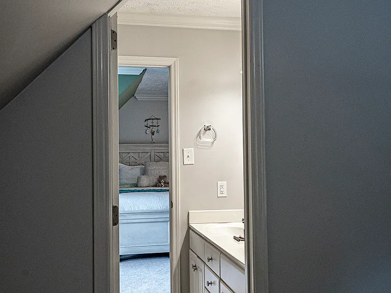 6028 Iverleigh Cir — Photo 31