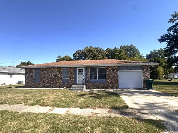 208 S Broadway St, Greenup, IL 62428