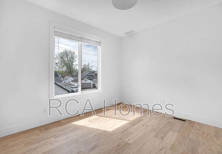 1225 Hoyt Ave — Photo 23