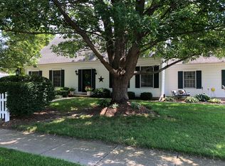 124 E Blackberry Ln, Yorkville, IL 60560