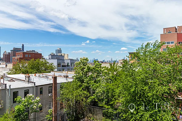 Sold by DE TILLY REAL ESTATE | media 4