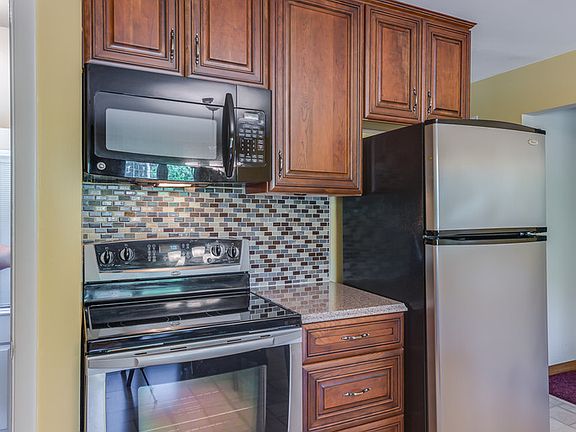 You will enjoy cooking meals in this kitchen with it's beautiful high end cabinetry, stainless steel & black appliances. High End cabinetry with soft close drawers and doors have been recently installed for your enjoyment. 
