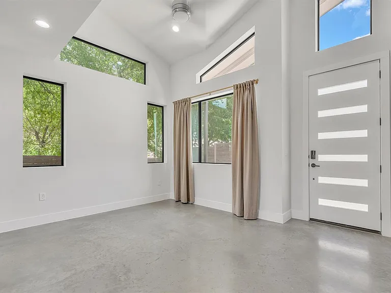 408 W Odell St #2 — Photo 5