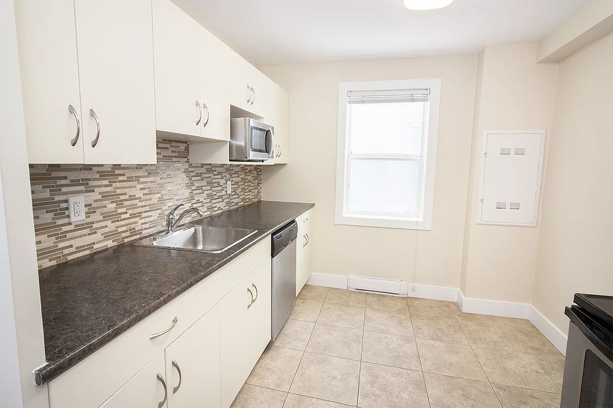321 Enfield Cresecent — Photo 3
