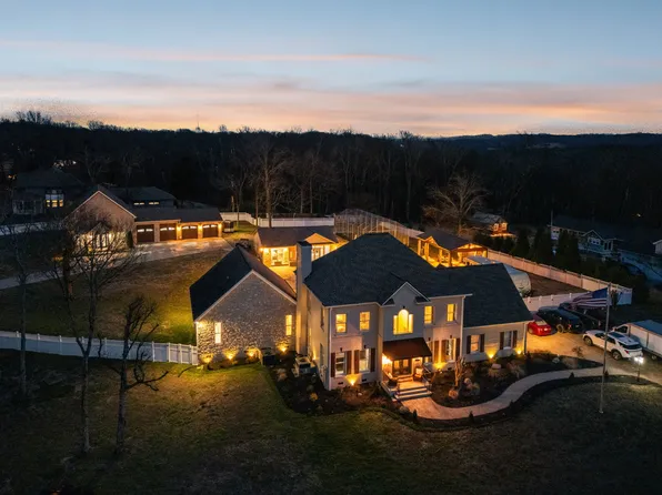 1045 Claremont Dr, Columbia, TN 38401