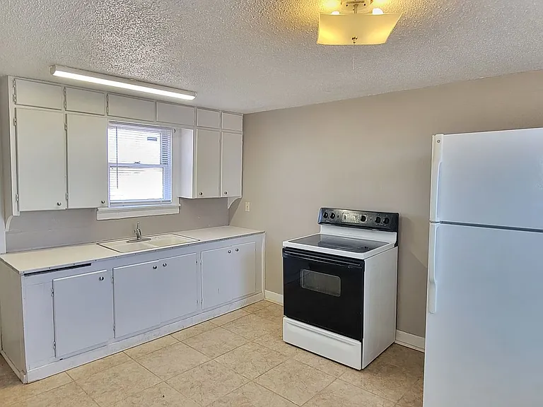 1103 N Boston Ave — Photo 4