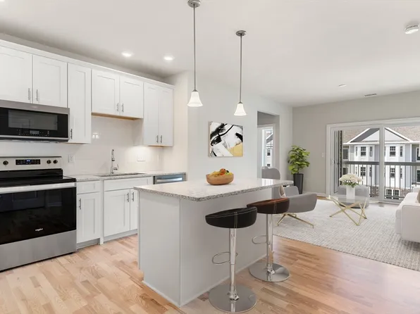 1 Codman Way #205, Westborough, MA 01581