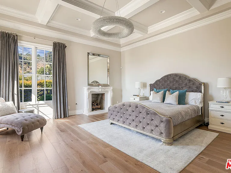 1460 N Doheny Dr — Photo 16
