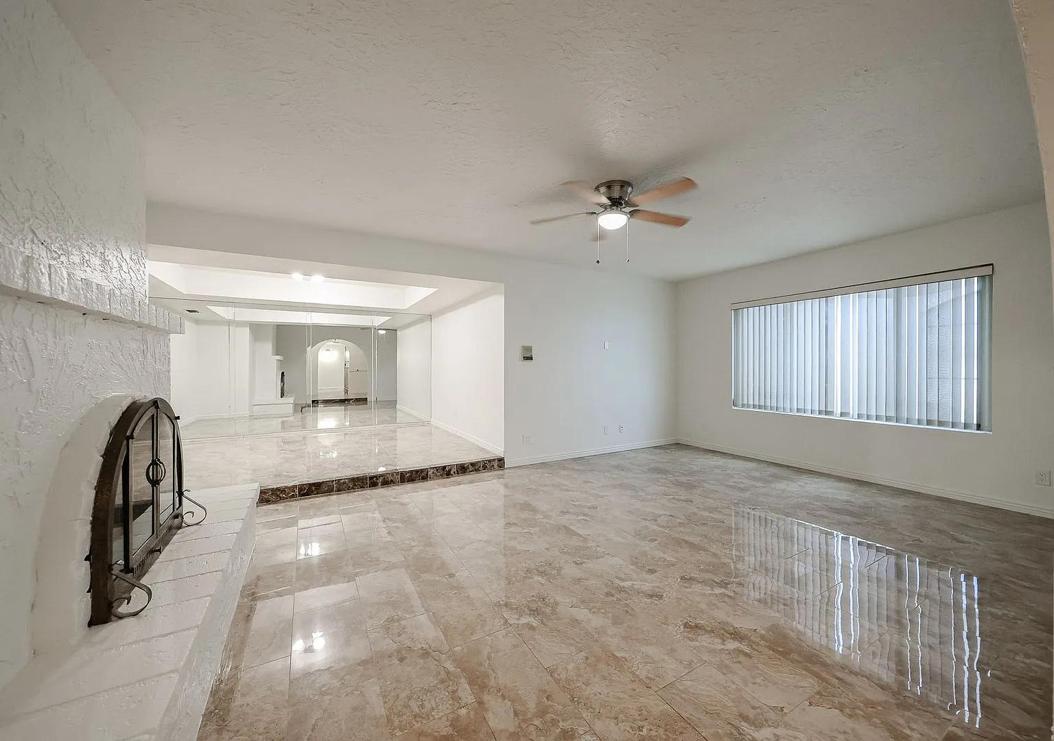 Spacious Single Family Home — Photo 3