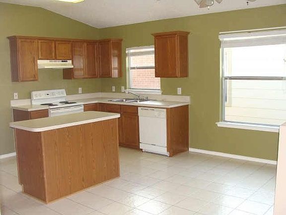 2nd image of 928 Beechwood Dr
