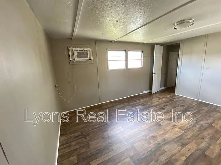 4900 Tice St #5 — Photo 4