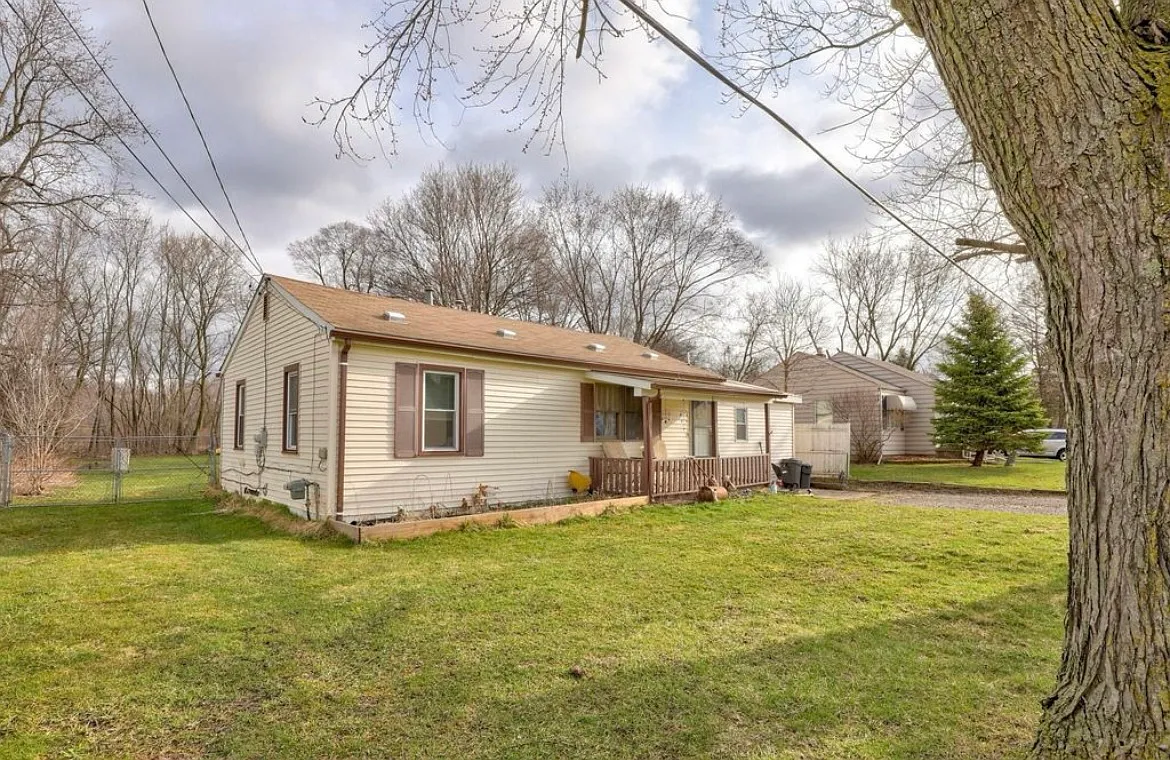 7127 Lapeer Rd photo 1