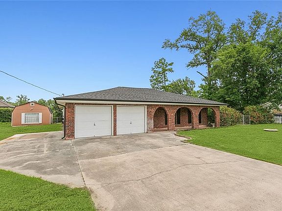 3rd image of 30 River Park Dr