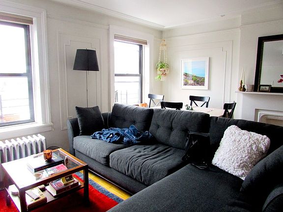 4th image of 146 Lafayette Ave