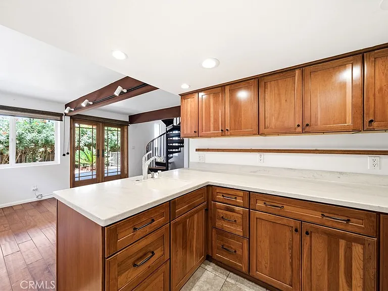 1601 Van Horne Ln — Photo 24