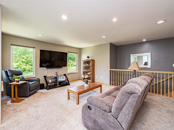 3rd image of 1381 Woolridge Dr
