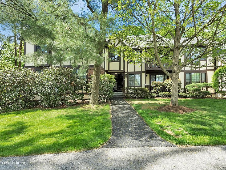 1st image of 76-8 Foxwood Dr