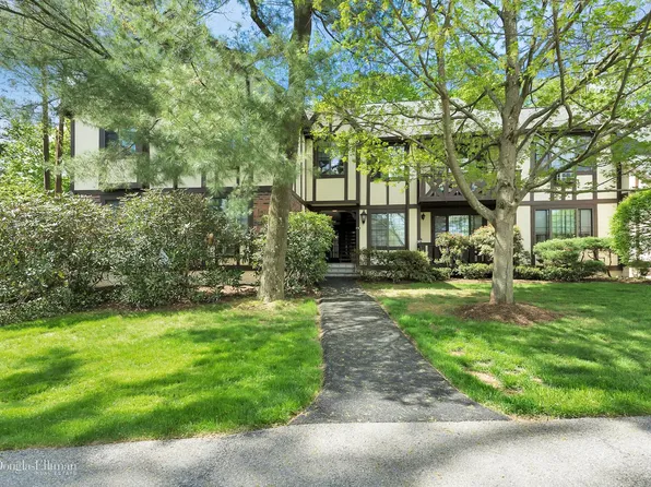 76-8 Foxwood Dr, Pleasantville, NY 10570