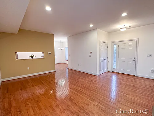 1716 Grandmere Lane - 3bd 2.5ba Townhome with 2 car garage! Private Balcony! Great Location - Eas... — Photo 2