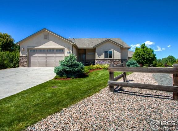Low Maintenace stucco custom ranch!