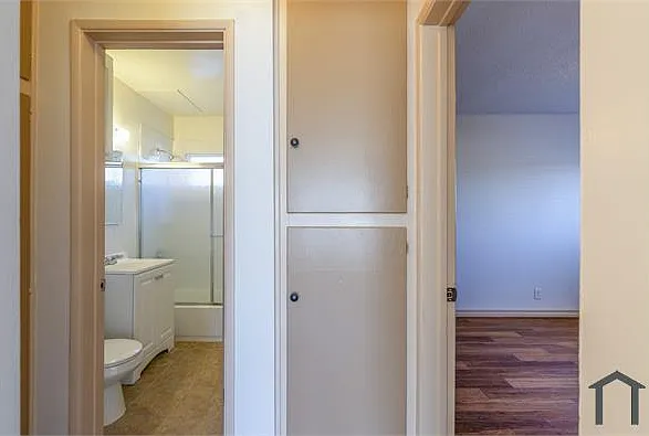 6416 S Victoria Ave #5 — Photo 5