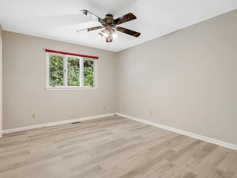 102 Arbor Ln — Photo 23