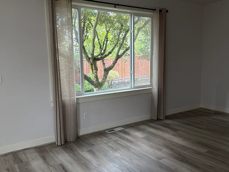 21425 SE 1st Pl — Photo 17