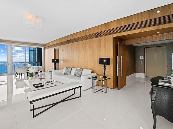 5th image of 17121 Collins Ave #4308